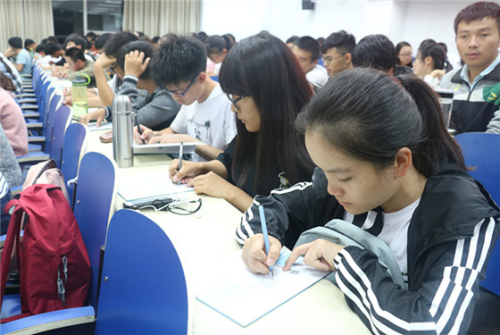 201709273044am永利集团2017年走好大学第一步系列活动第一场公开宣讲课圆满举行 (8)_副本.jpg